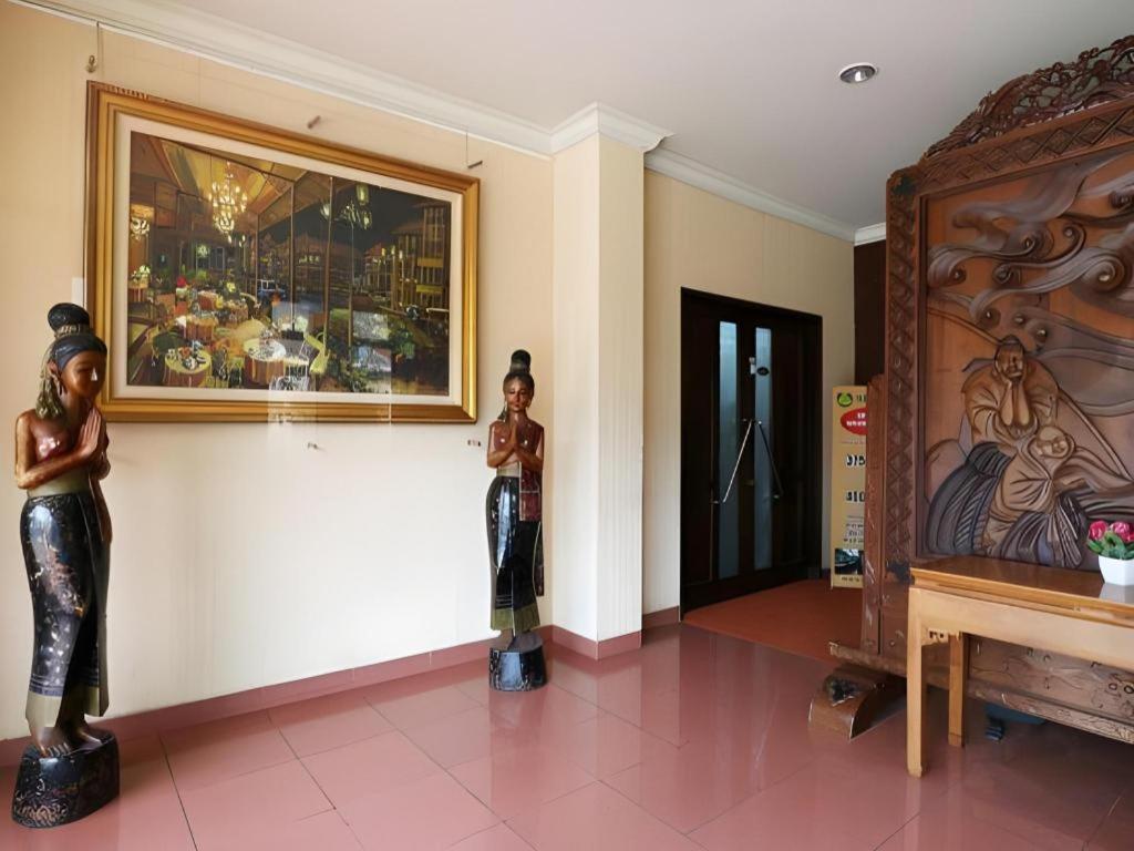 Hotel 678 Kemang Powered By Cocotel Jakarta Exterior photo