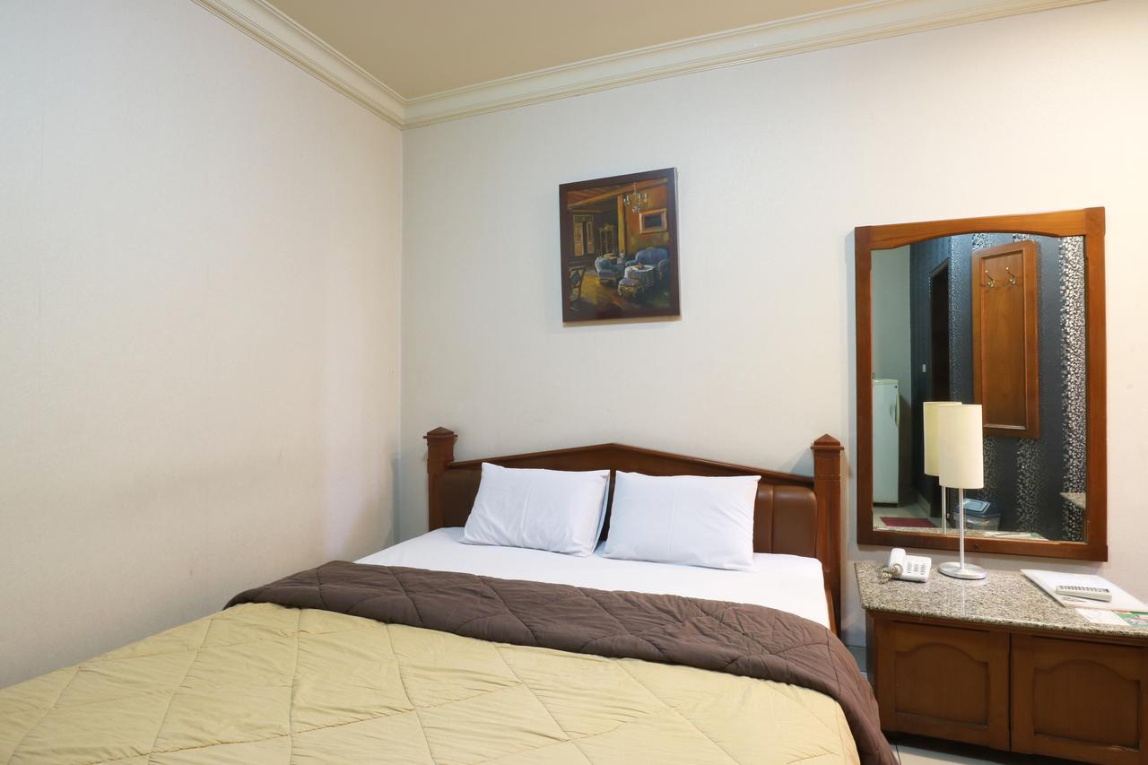Hotel 678 Kemang Powered By Cocotel Jakarta Exterior photo