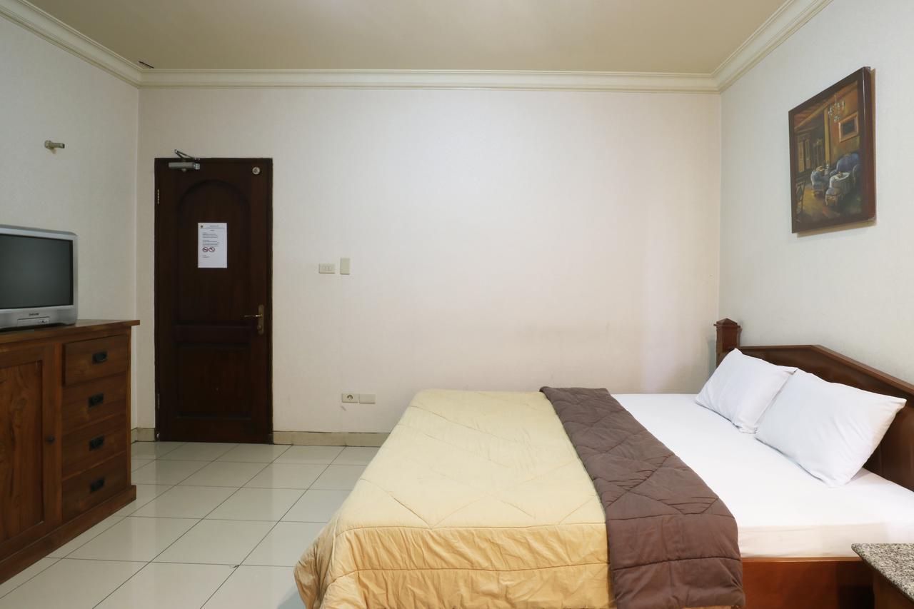 Hotel 678 Kemang Powered By Cocotel Jakarta Exterior photo